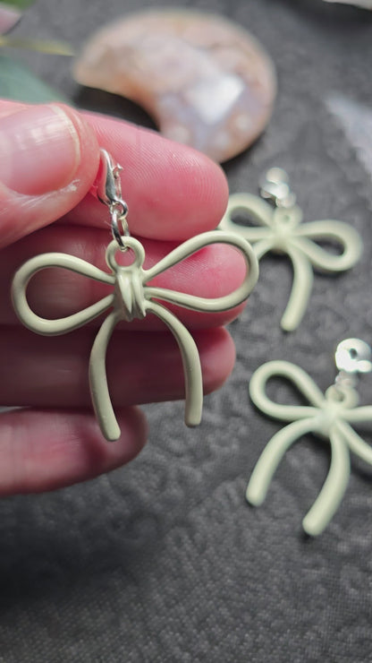 Macaron Bow Charm | Enamel White Cute Fashion Accessory Clip