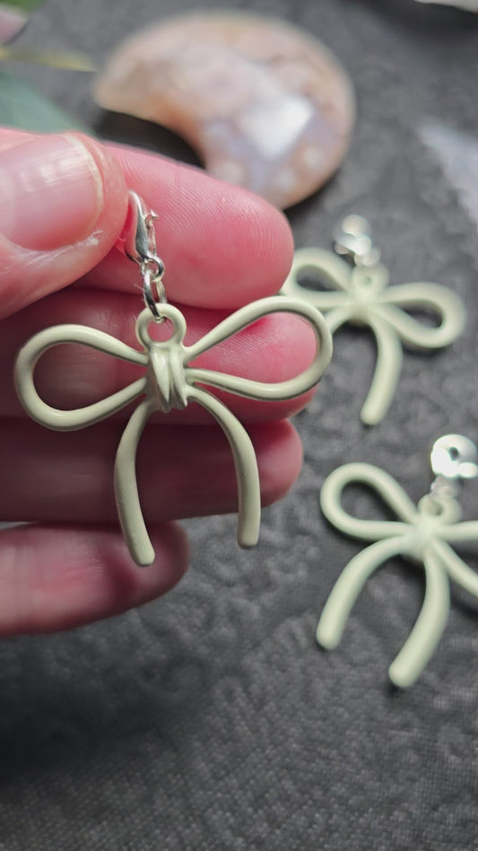 Macaron Bow Charm | Enamel White Cute Fashion Accessory Clip