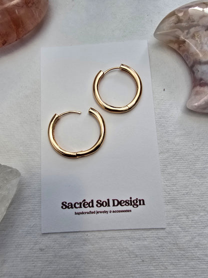 Foundation Huggie Hoops (24.5MM)