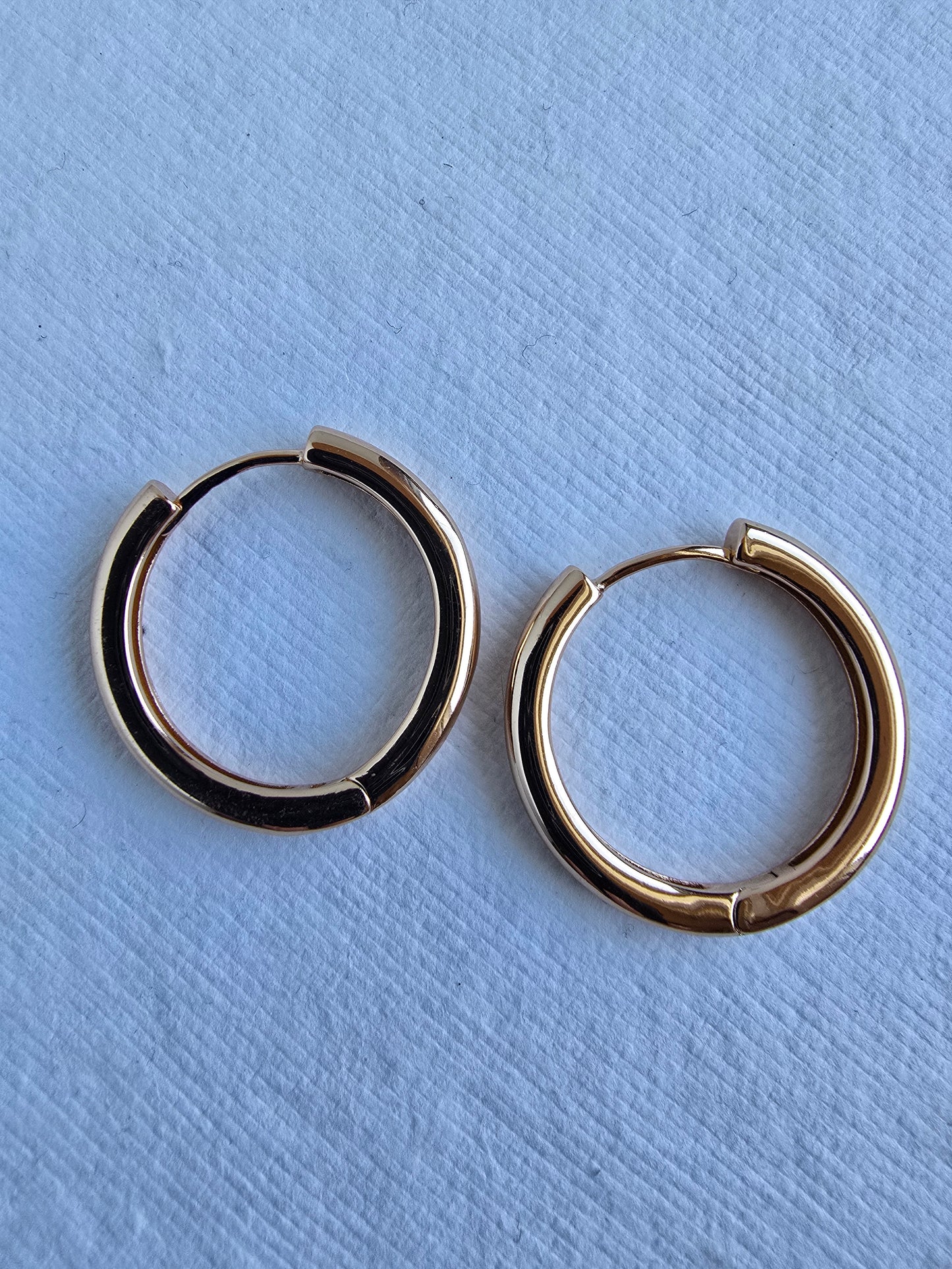 Foundation Huggie Hoops (24.5MM)